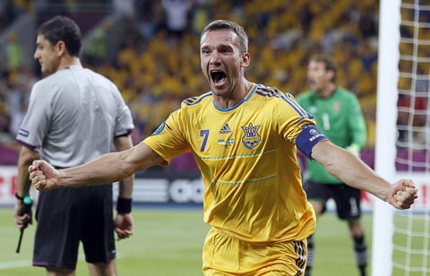En la onceava casilla, con una gran carrera en el futbol, Shevshenko que cuenta con 74 goles. (EFE)