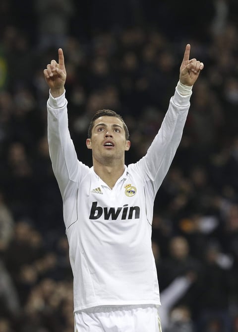 Cristiano Ronaldo, el nuevo ícono madrista se mete a la lista en el noveno sitio sumando 76 goles al momento. (EFE)
