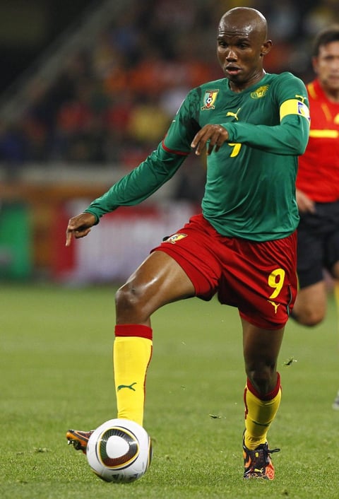 Samuel Eto'o, el camerunés que fue a conquistar China está en el quinto escalón con 84 anotaciones. (EFE)