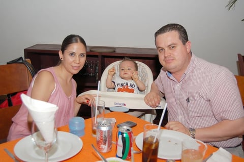 10072012 CARMEN , Gustavito y Gustavo.