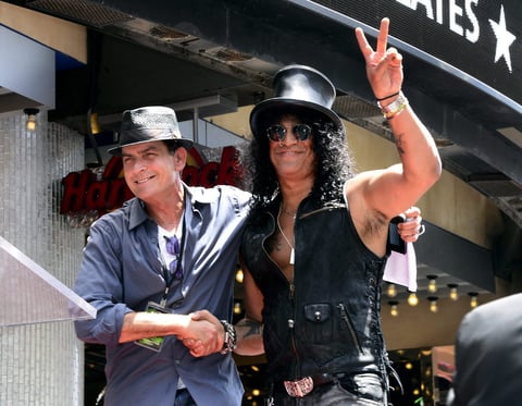 El legendario guitarrista Slash, quien formó parte de las bandas Guns N’ Roses y Velvet Revolver, recibió su estrella en el Paseo de la Fama de Hollywood.