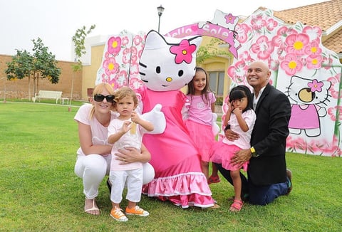 Solé se divirtió mucho en la fiesta organizada por sus papás Karine y JJ; sus hermanos Apolo y Mae estuvieron acompañándola.