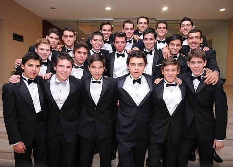 Chambelanes de las señoritas participantes.
