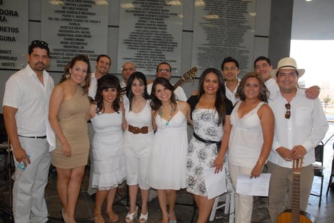 Integrantes del Coro Lazos Misioneros.