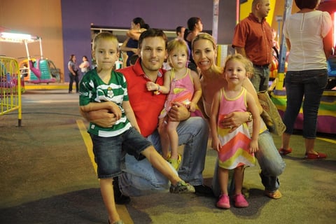 Pato, Javier, Claudia,Mara y Eva.