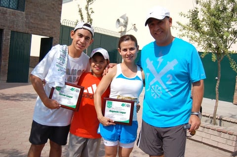 Diego, César, Vero y César García.