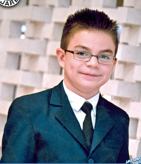 15072012 EN  su graduación de 6° grado, Alejandro López Reyes.