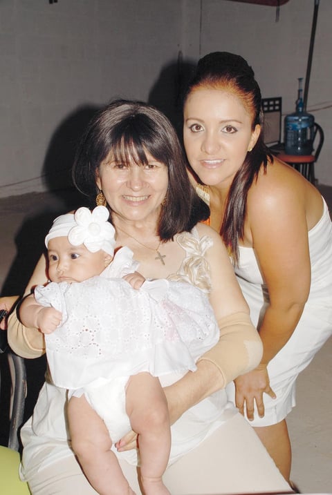 15072012 LA PEQUEñA  Amy, Raquel y Susy.