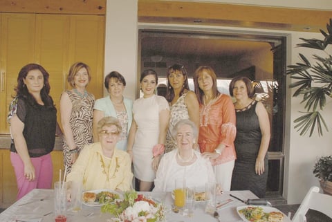 18072012 FAMILIARES  de Monse Leal Romo en su despedida de soltera.