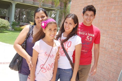 17072012 VERóNICA  Rodríguez, Cristina Rodríguez, Edna Ramírez y Dulce Ramírez.