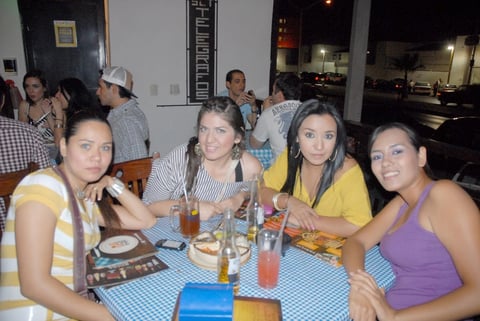 26072012 MARIANA  Orihuela, Edna de Santiago, Ana Laura Pérez y Luly Wong.