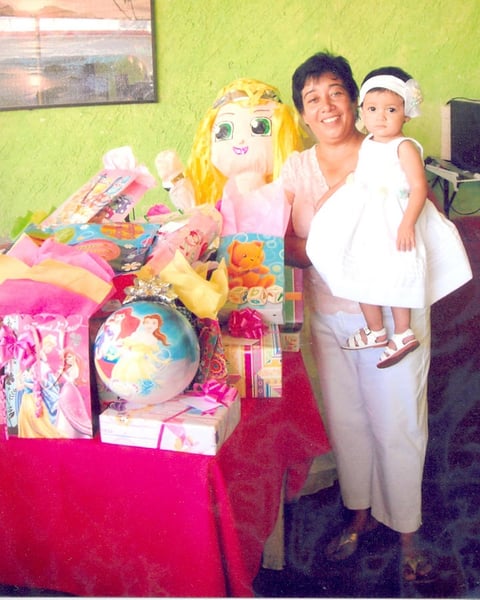 25072012 SILVIA  Ruiz y su hijita Ximena  quien cumplió su primer año de vida.