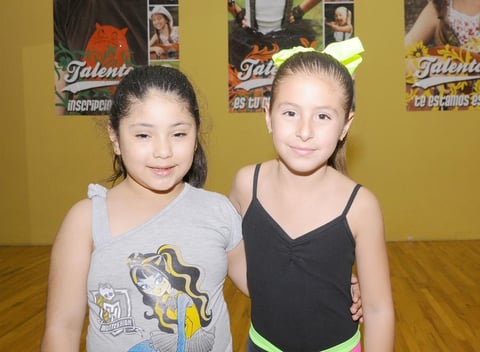 25072012 TANIA  y Regina.