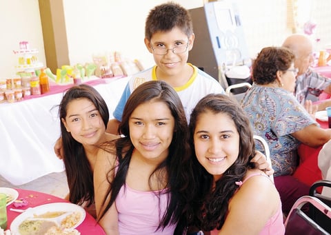 23072012 VALE,  Lily, Sofia y Kike.