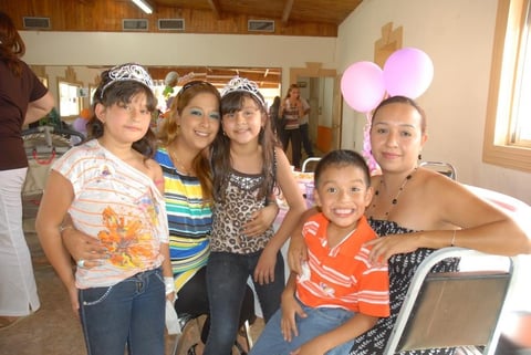 24072012 GABY  Mendoza, Manuel Cabrera, Dayoni Burciaga, Any Pámanes y Cristy González.