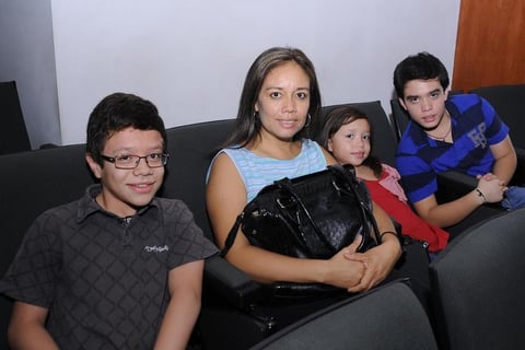 24072012 CARLOS,  Araceli, Tania y Yahir.