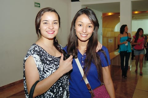 24072012 VALERIA  y Krista.