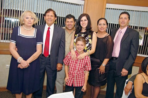 22072012 FIDEL  Lozano festejó junto a sus familiares.