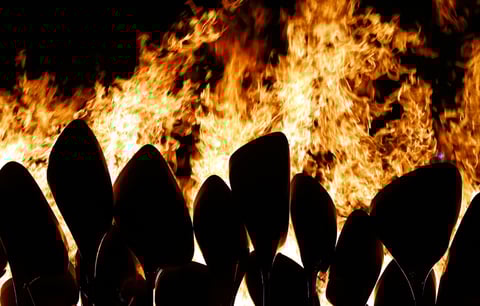 Una vez encendidos, los 204 pétalos ascendieron hasta formar una anotorcha gigante, que arderá en el Estadio Olímpico durante los 16 días de los Juegos.