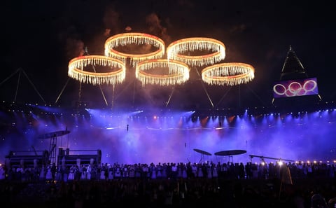 La ceremonia dio un recordatorio de los momentos claves de la historia británica, incluyendo sus orígenes campestres y la Revolución Industrial.