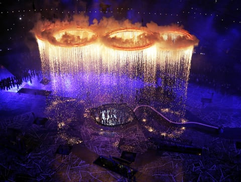 Londres recibió al mundo del deporte celebrando lo viejo y lo nuevo en una ceremonia dramática e imaginativa.