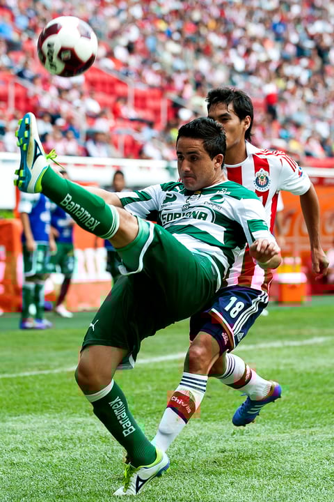 Los Guerreros aprovechaban, mientras tanto, para buscar la contraofensiva y salían al encuentro de cualquier balón que fuera señal de peligro.