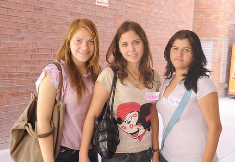 30072012 STEPHANIE,  Brenda y Karla.
