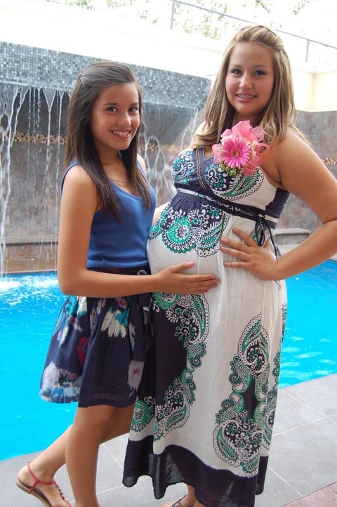 28072012 SABRINA  Delgado y su hermana Mishelle.