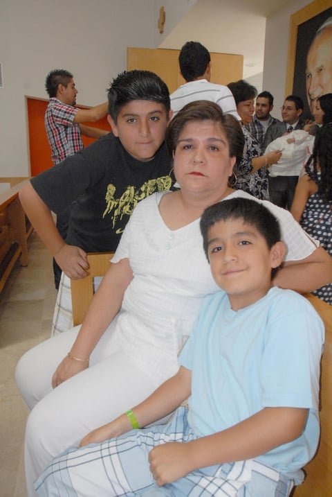 27072012 MARTHA,  Sebastián y Santiago.