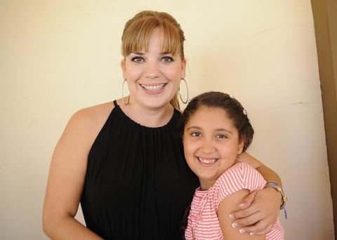 27072012 ZARA  Renata Izquierdo Facio acompañada de su tía Érika Izquierdo.