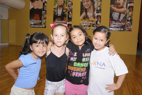 27072012 SOFíA,  Brenda, Fernanda y Elsa.