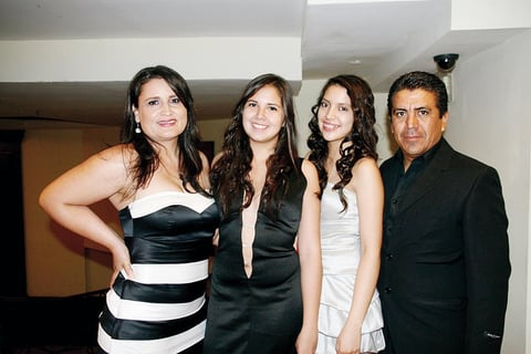 29072012 JOSEFINA  Muñoz, Katia Aguiñaga, Nashla Aguiñaga y Javier Aguiñaga.