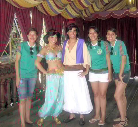 En Disneylandia California Barby, Aby, y Sandra Castorena.