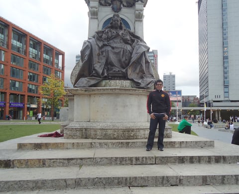 Hola, les comparto esta  foto en Manchester UK.