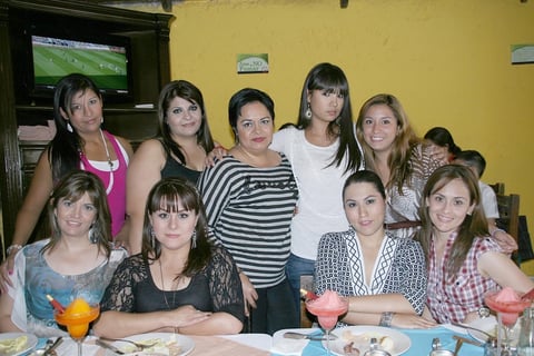 01082012 PERSONAL  de conocida clínica en festejo social.