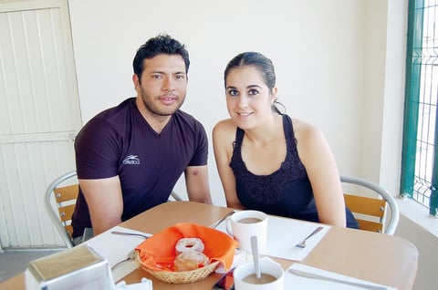 01082012 ENRIQUE  Rodríguez y Sandra López.