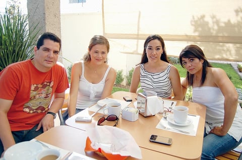 01082012 VICENTE,  Carmen, Gloria y Betty.