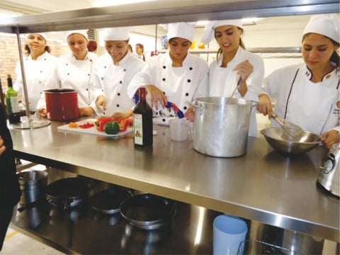 03082012 CHEFS  altamente capacitados.