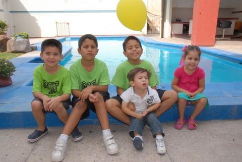 04082012 SANTIAGO,  Andrés, Alejandro, Isabella y el pequeño Bernardo.