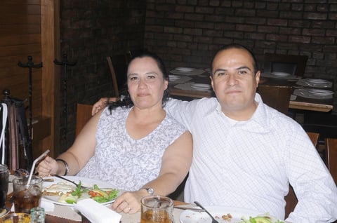 04082012 ANGéLICA  y Luis.