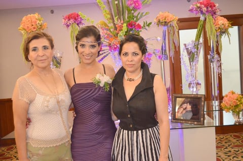 04082012 GRUPO  de amigas y familiares acompa