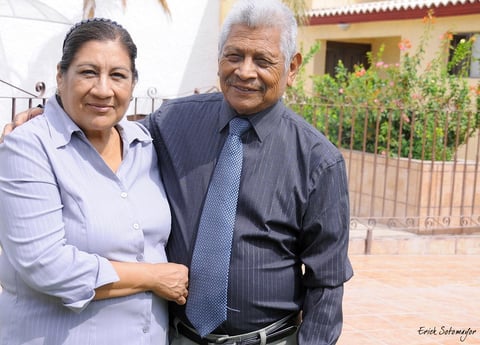 05082012 SR. MACARIO  Cepeda Valerio festejÃ³ sus 79 aÃ±os de vida, lo acompaÃ±a su hermana Elisa Cepeda de Reyes.- Ã‰rick Sotomayor FotografÃ­a