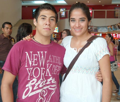 05082012 GABRIEL  Lira y Frida Arguijo.