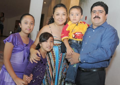 05082012 FAMILIAS  Tovar Verli y Vargas Reyes.