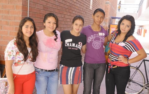 05082012 LIZBETH,  Daniela, Karina, Fernanda e InÃ©s.
