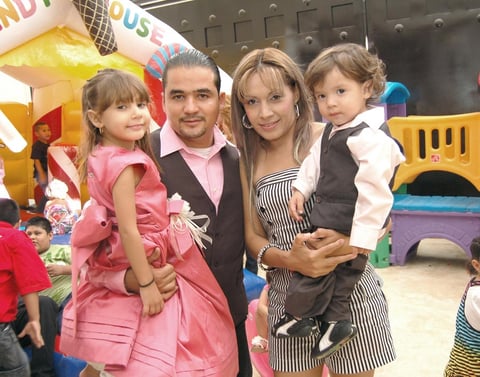 05082012 DAYANNA  de Alba, RubÃ©n de Alba, RocÃ­o Borja y RubÃ©n de Alba.