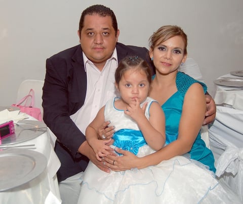 05082012 ARTURO,  Martha y Natalia Escobedo.