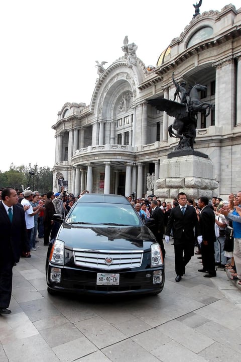 Luego del homenaje en Bellas Artes, los restos de la cantante fueron trasladados a la agencia funeraria para ser cremados.