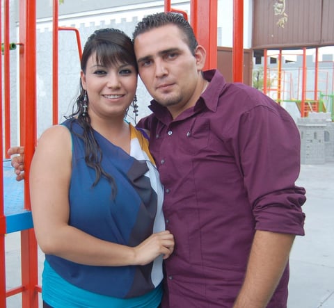 06082012 MARÃ­A  Guadalupe Medina y David Estrada.
