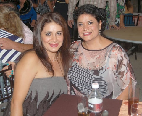 07082012 AYDEE  Martel y Adriana, fueron captadas en reciente festejo social.